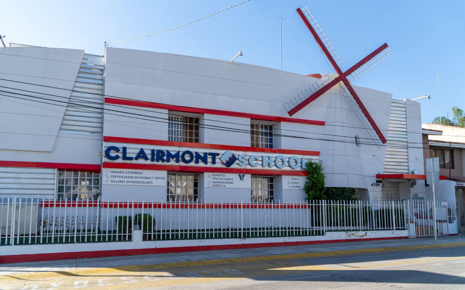 Clairmont School — foto 1